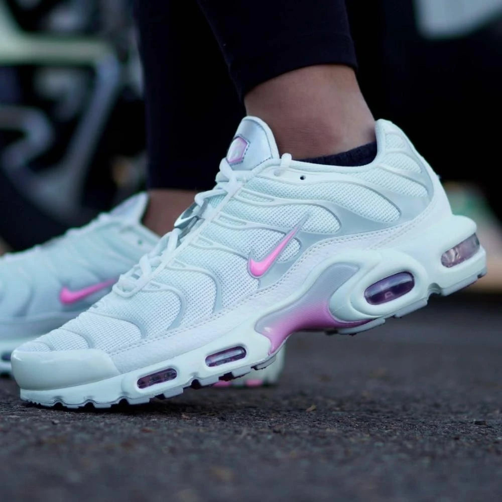 Women's Nike TN Air Max Plus Summit White Pink Rise HF0107-100 Sleektrainers