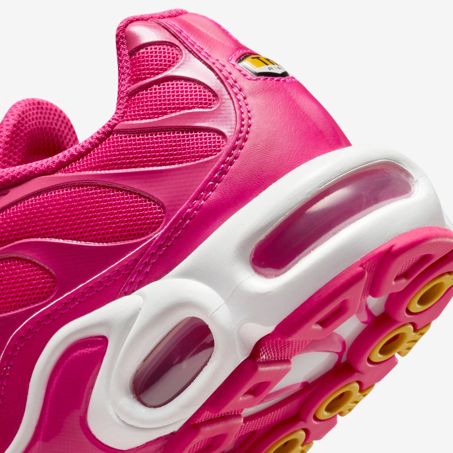 Niketn-pinkprime-DR9886-600-close