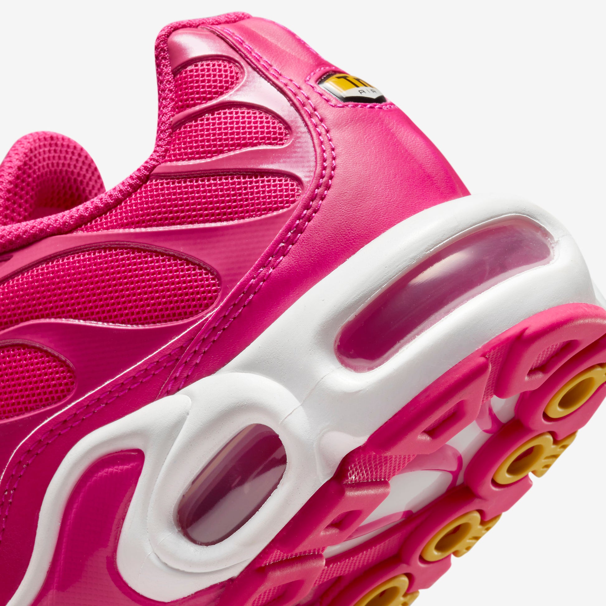 Niketn-pinkprime-DR9886-600-close