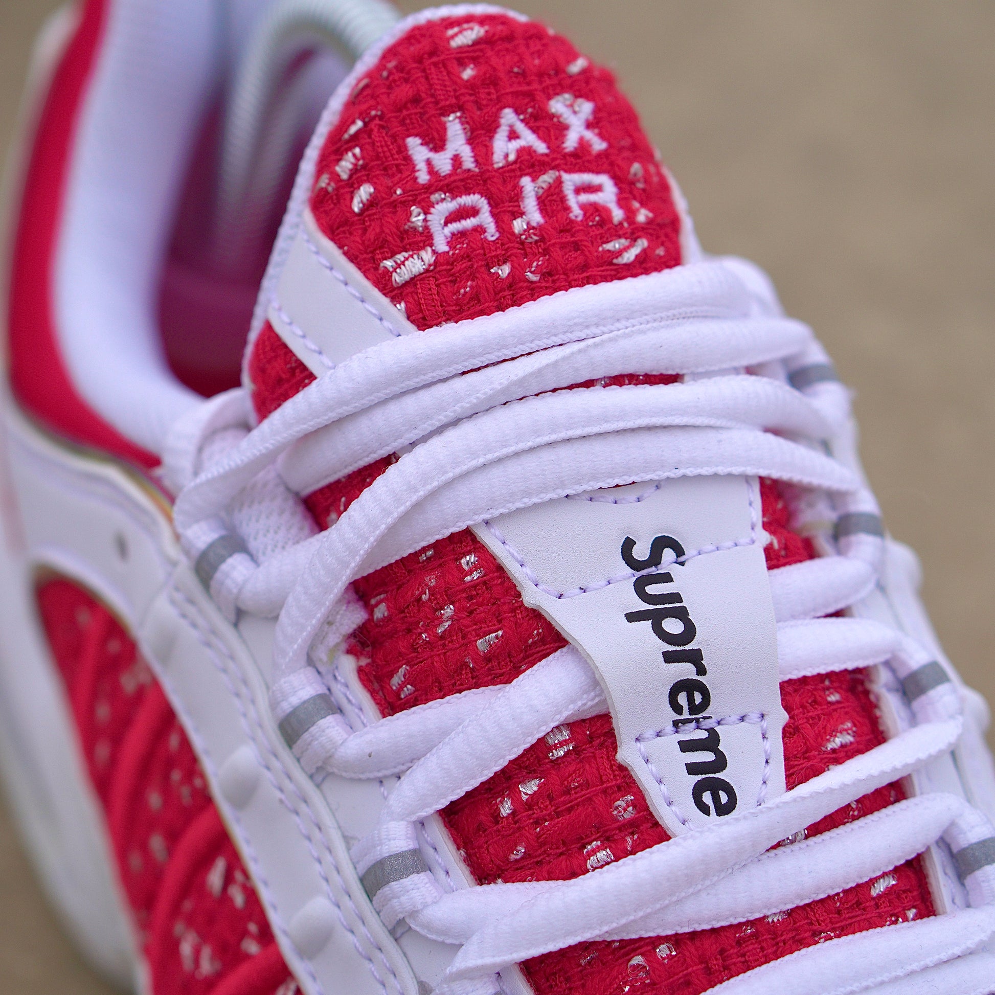 nike-tailwind4-supreme-university-red-AT3854-100-close
