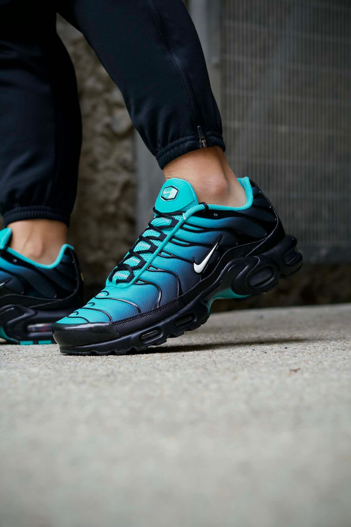 Blue and Black Nike Air Max Plus TN Aqua Fade Mens Sleektrainers DM0032-401