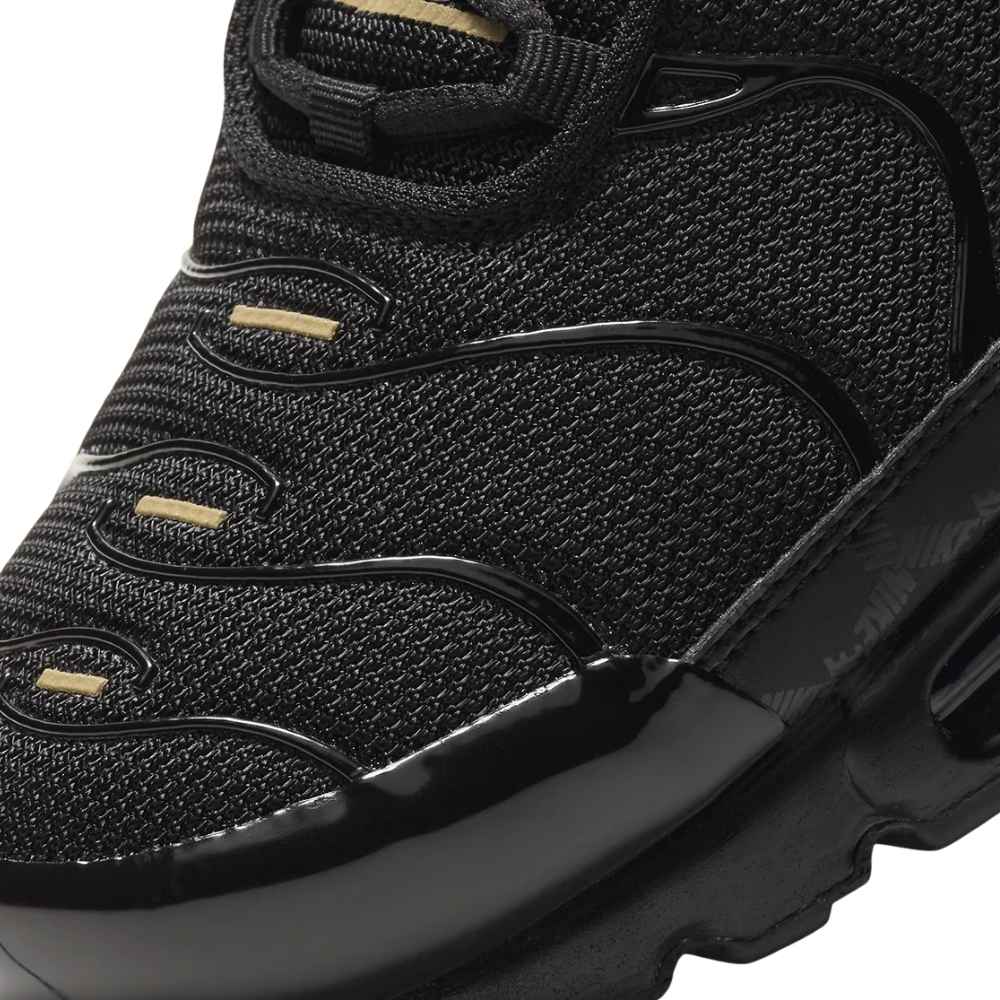 Black and Gold Nike TN Air Max Plus Black Metallic Gold Sleektrainers 