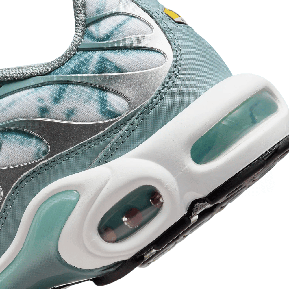 Green and white Nike Tn Air Max Plus Light Cana Fibre Glass CI2301-300 Men's