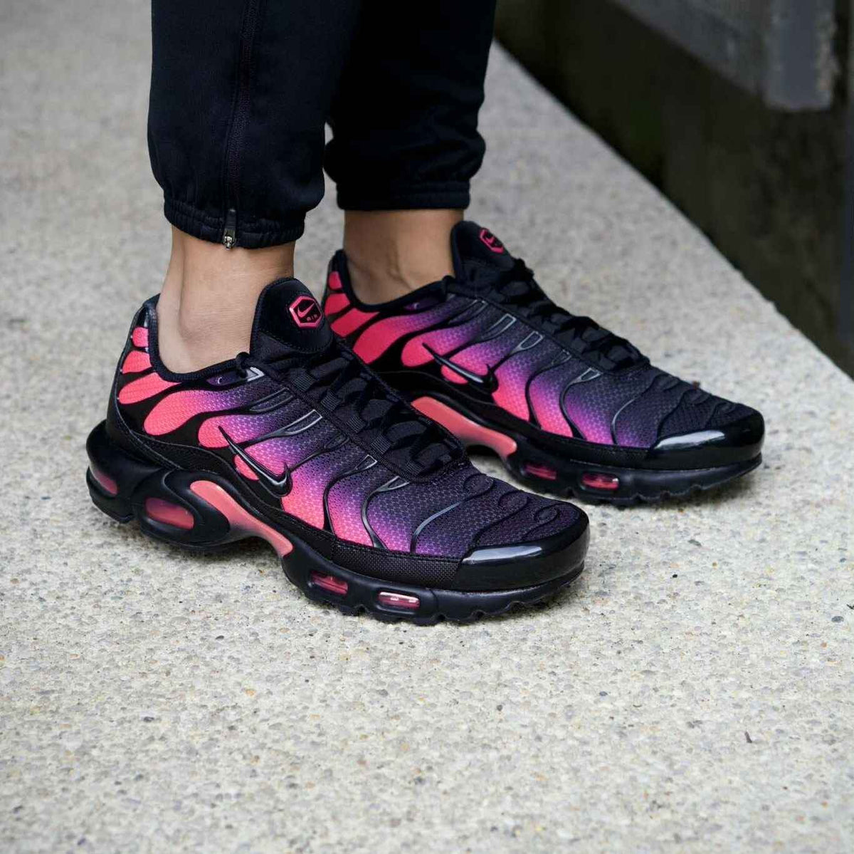 Black Nike TN Air Max Plus Neon Hyper Pink Sleektrainers DM0032-020