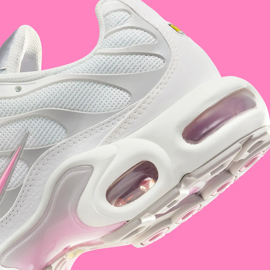 niketn-pink-rise-HF0107_100-close2_png